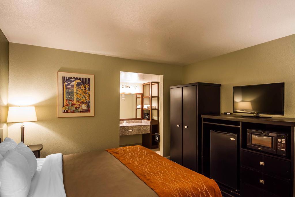 Comfort Inn & Suites Rancho Cordova-Sacramento Zewnętrze zdjęcie